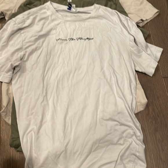 8 shirts from a variety of brands, sizes rang from small to medium, - Picture 9 of 13